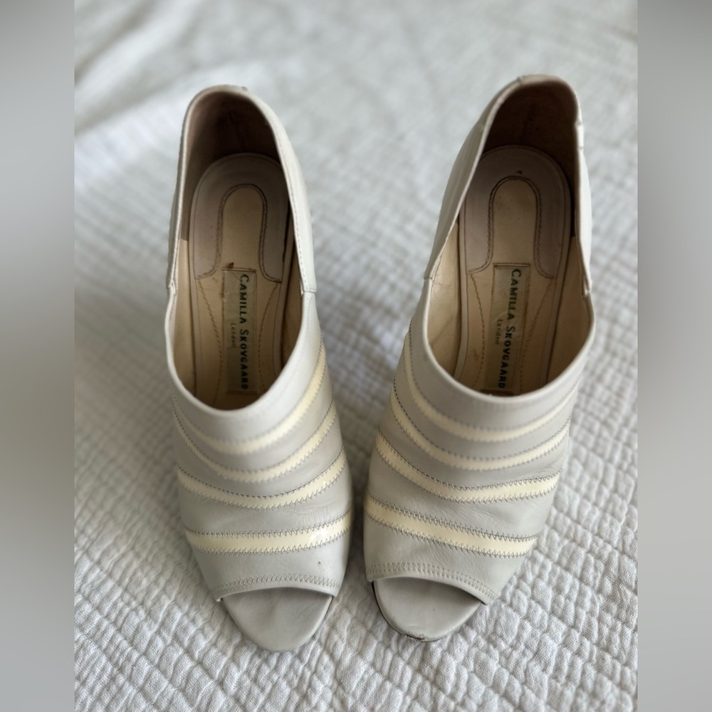 Camilla Skovgaard London leather Cream Peep-Toe Stilettos - Picture 6 of 16